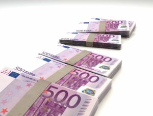 500-bank-notes-bills-2112